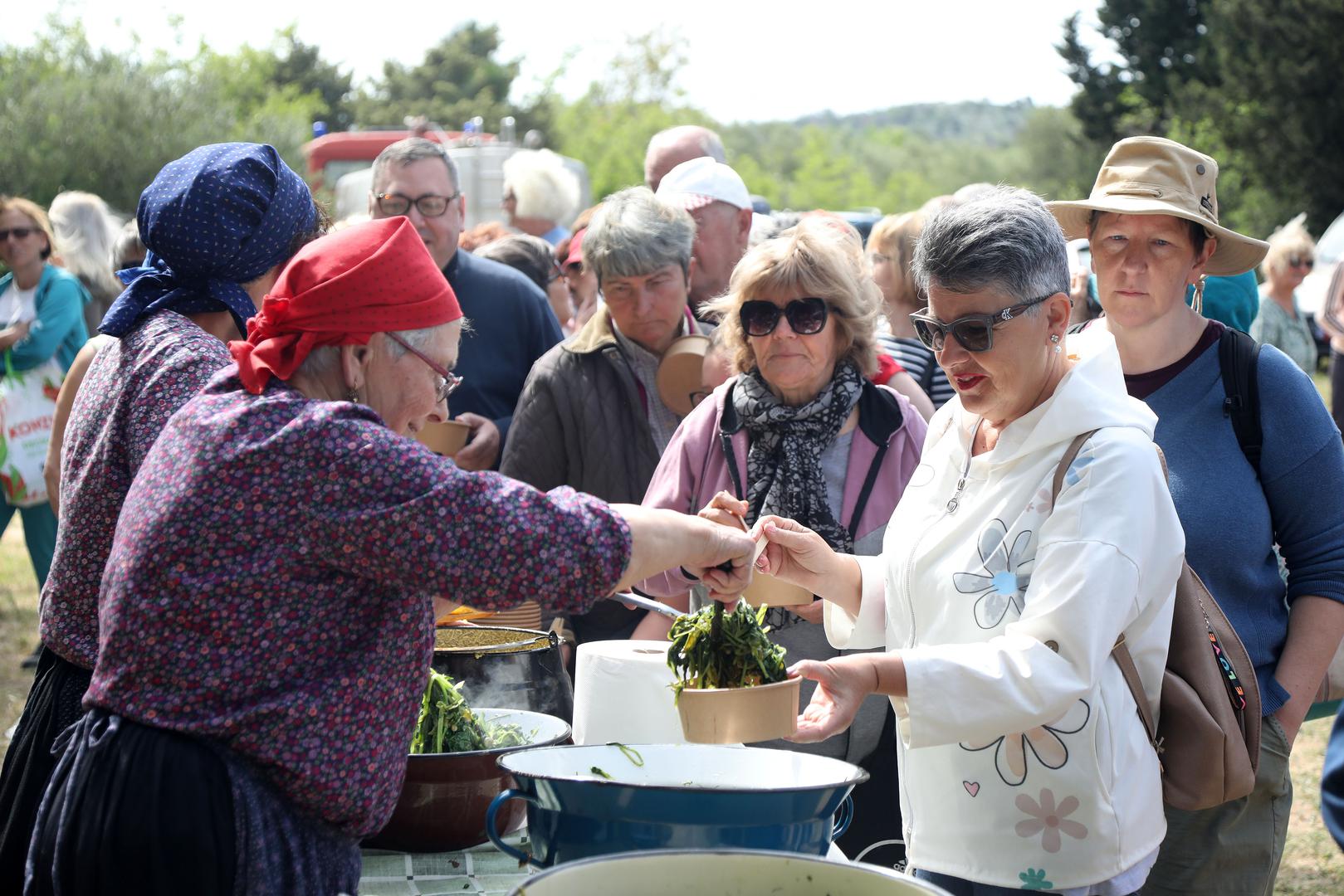 Tradicionalni prvosvibanjski piknik u Rakitnici kraj crkve sv. Ivana organizirala je turistička zajednica Vodica. Uz zabavni program spremanja tradicionalnih jela, divljeg zelja i pulente koji su po završetku kuhanja posluženi gostima zadužene su bile Perlice, društvo za očuvanje tradicije "Da se ne zaborave stare vodiške uzance".