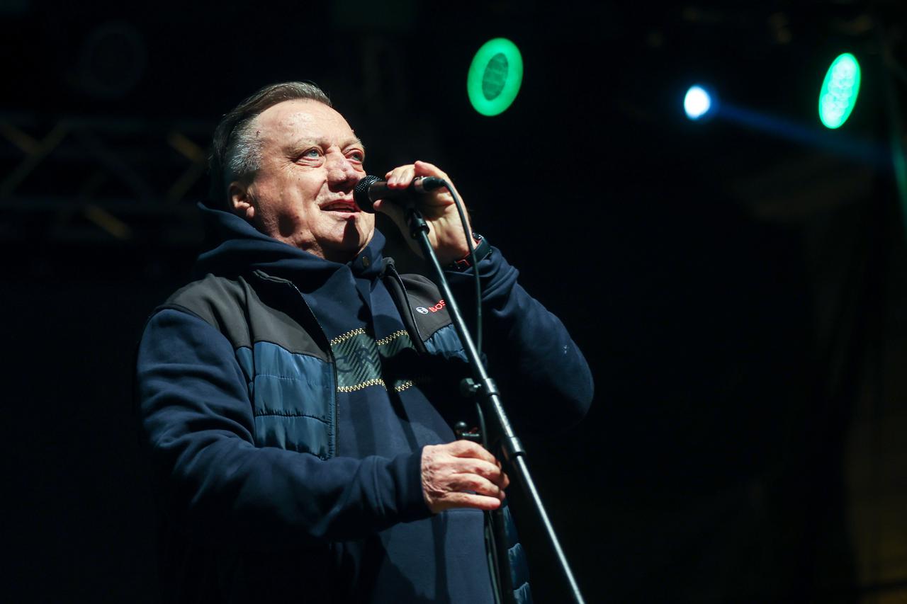 Dolazak uzvanika na proslavu Severininog 50. rođendana u klubu Mint