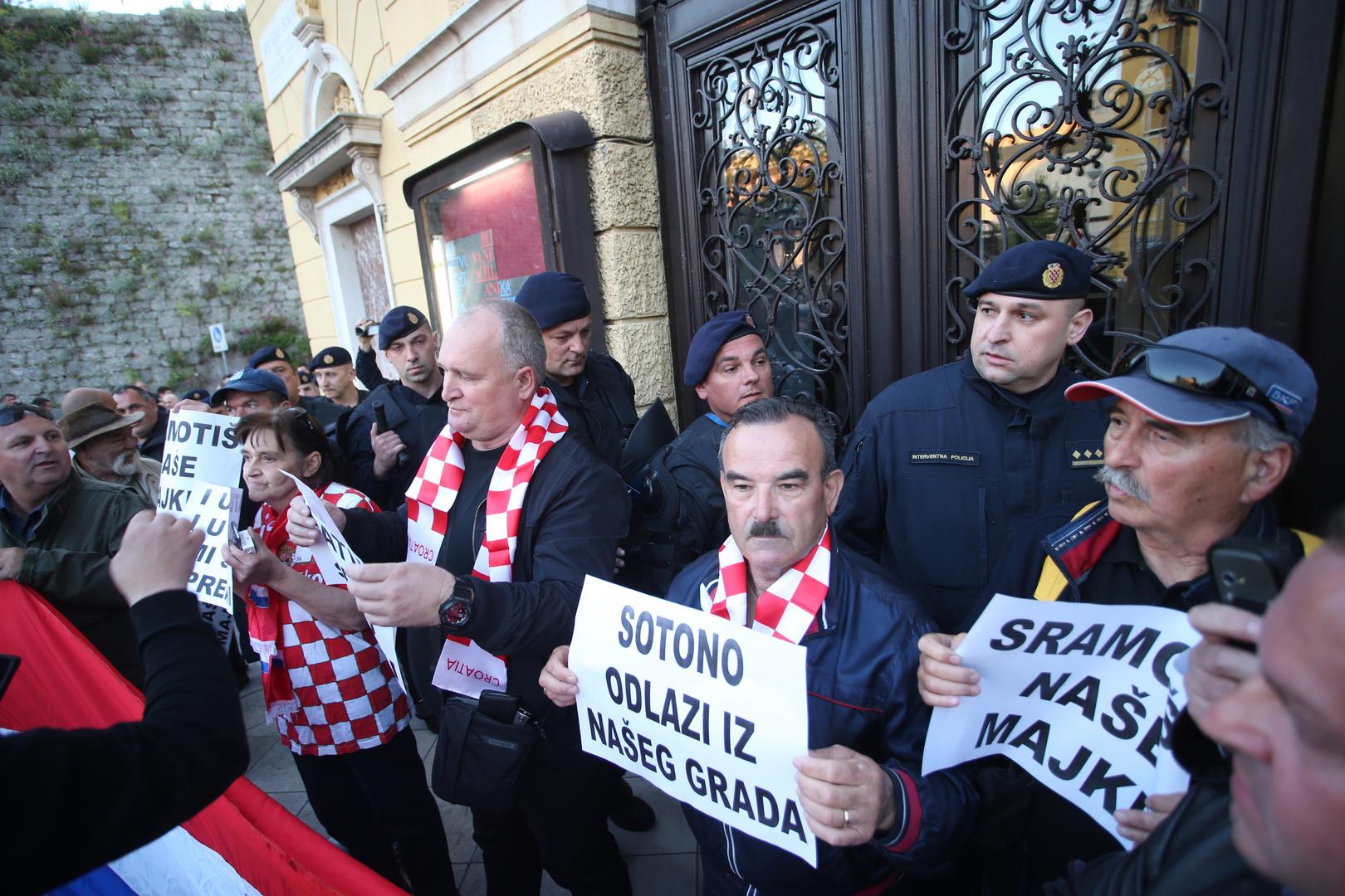 Prosvjed protiv Frljićeve predstave u Splitu