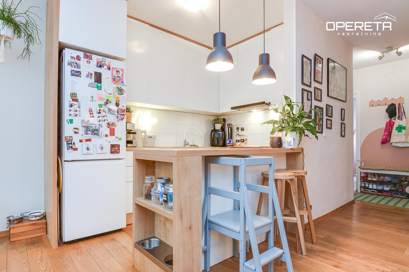 Ukupna tlocrtna površina stana je 66,29 m², dok loggia (natkrivena terasa) zauzima 5,25 m², čime ukupna tlocrtna površina sa loggiom iznosi 71,54 m².