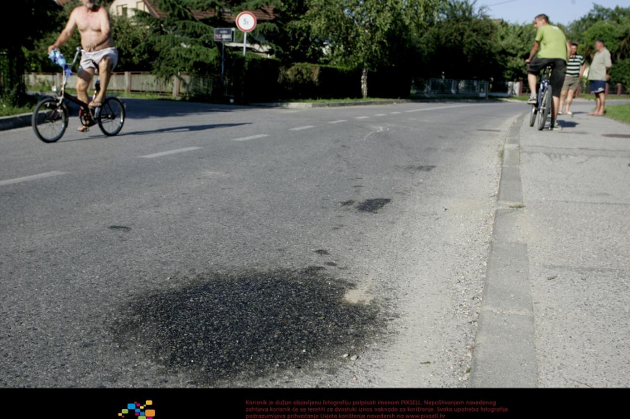 '22..06.2011., Zagreb - U mjestu Sesvetska Selnica kombi je naletio na 11- godisnju djevojcicu i tesko je ozljedio. Vozac je u blagom zavoju naletio na djevojciu koja se vozila na biciklu. Zaustavio s