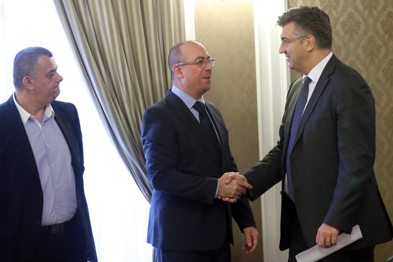 Zagreb: Potpisan Kolektivni ugovor za državne službenike i namještenike