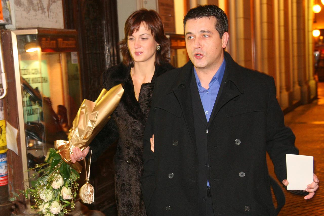 ARHIVA - 2006. Poznati dolaze na vjenčanje glumaca Bojane Gregorić i Enesa Vejzovića
