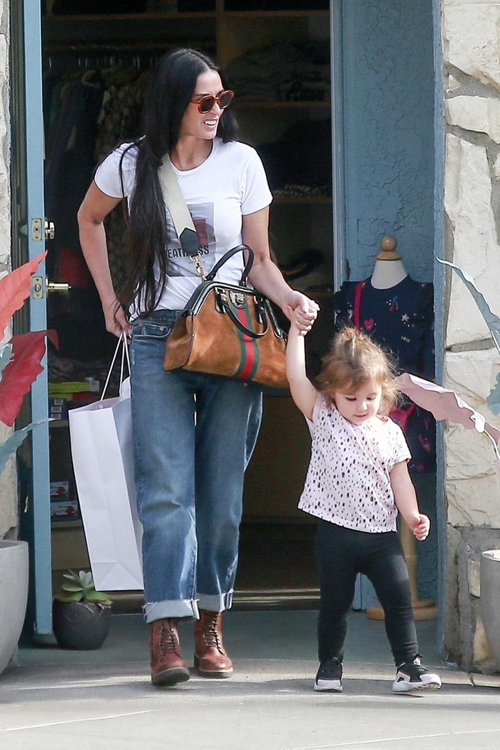 Navodno je Demi nakon propala tri braka konačno sreću pronašla uz Mašu te njihovo intenzivno druženje traje već dvije godine. 