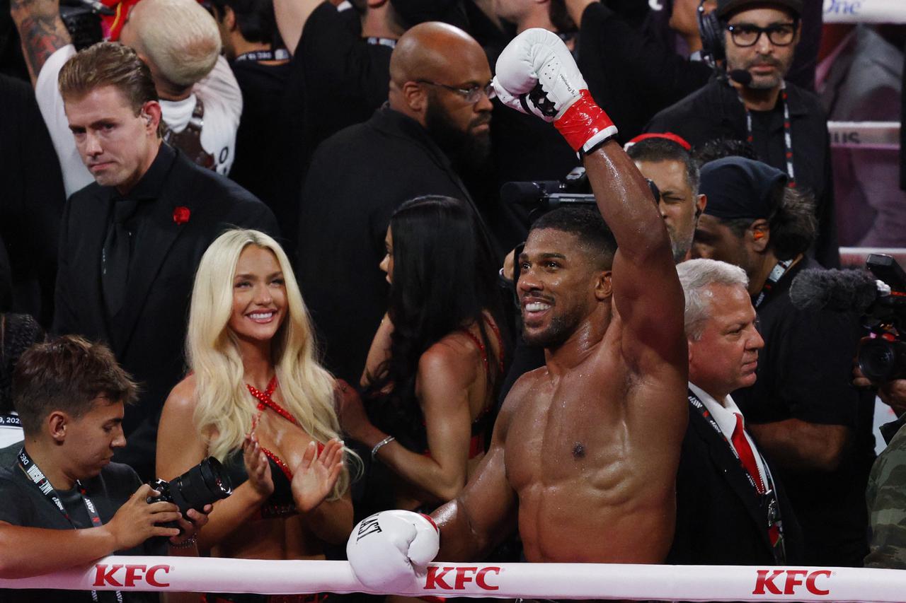 Jake Paul v Anthony Joshua