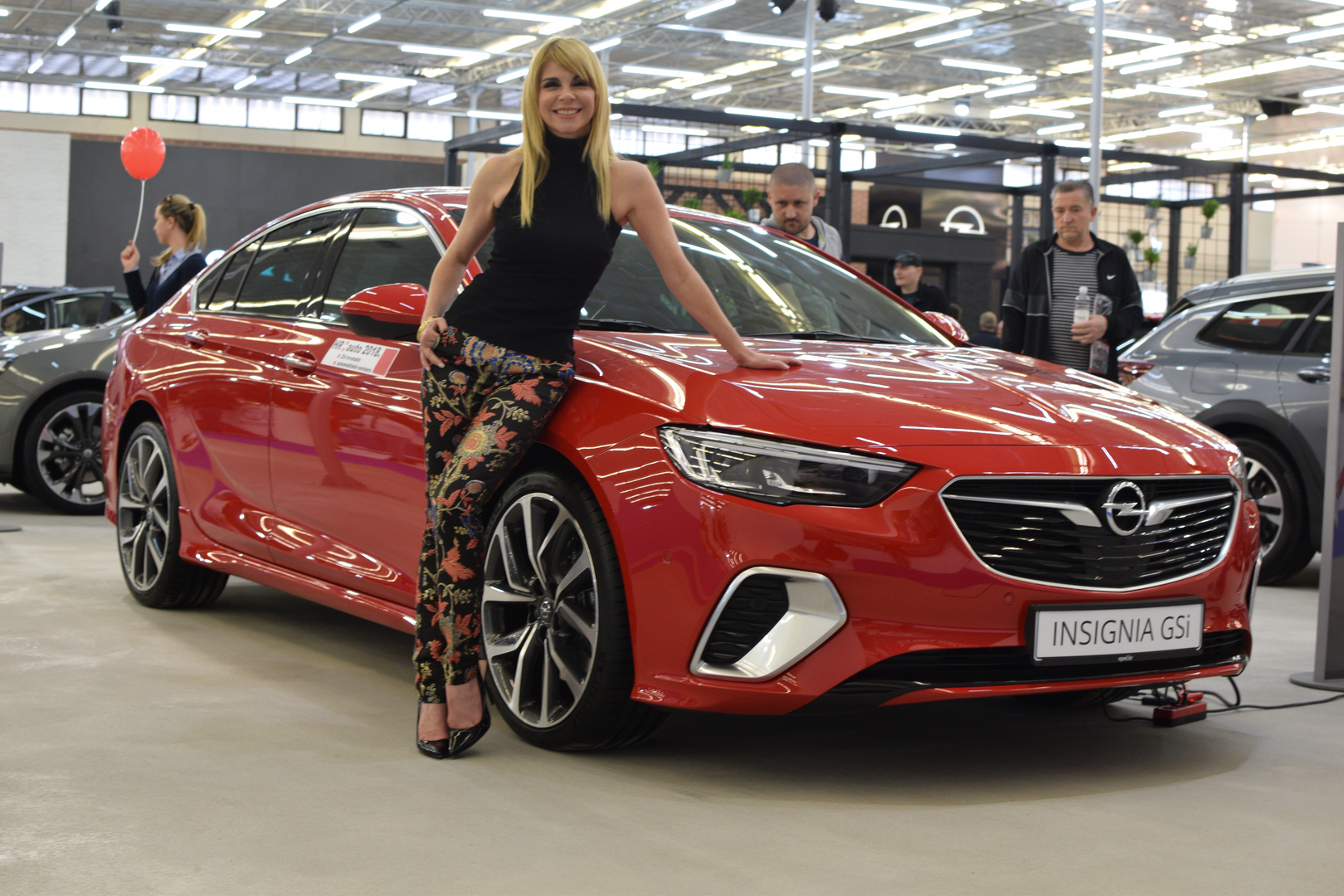 Glumica Mila Elegović uz ‘sportašicu’ Opel Insignia GSi 
