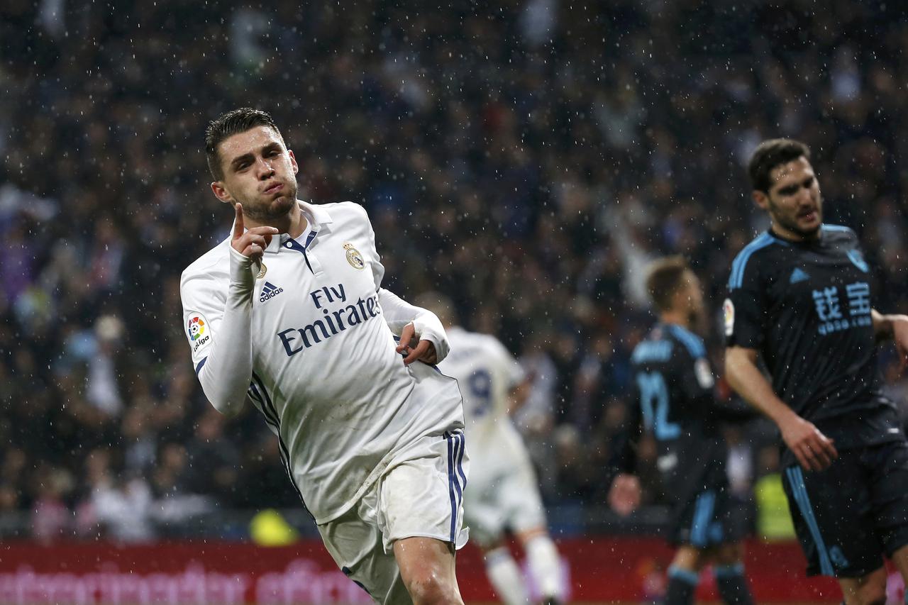 Football Soccer - Real Madrid v Real Sociedad - Spanish Liga Santander - Santiago Bernabeu, Madrid, Spain - 29/01/17  Real Madrid's Mateo Kovacic celebrates scoring a goal.  REUTERS/Susana Vera