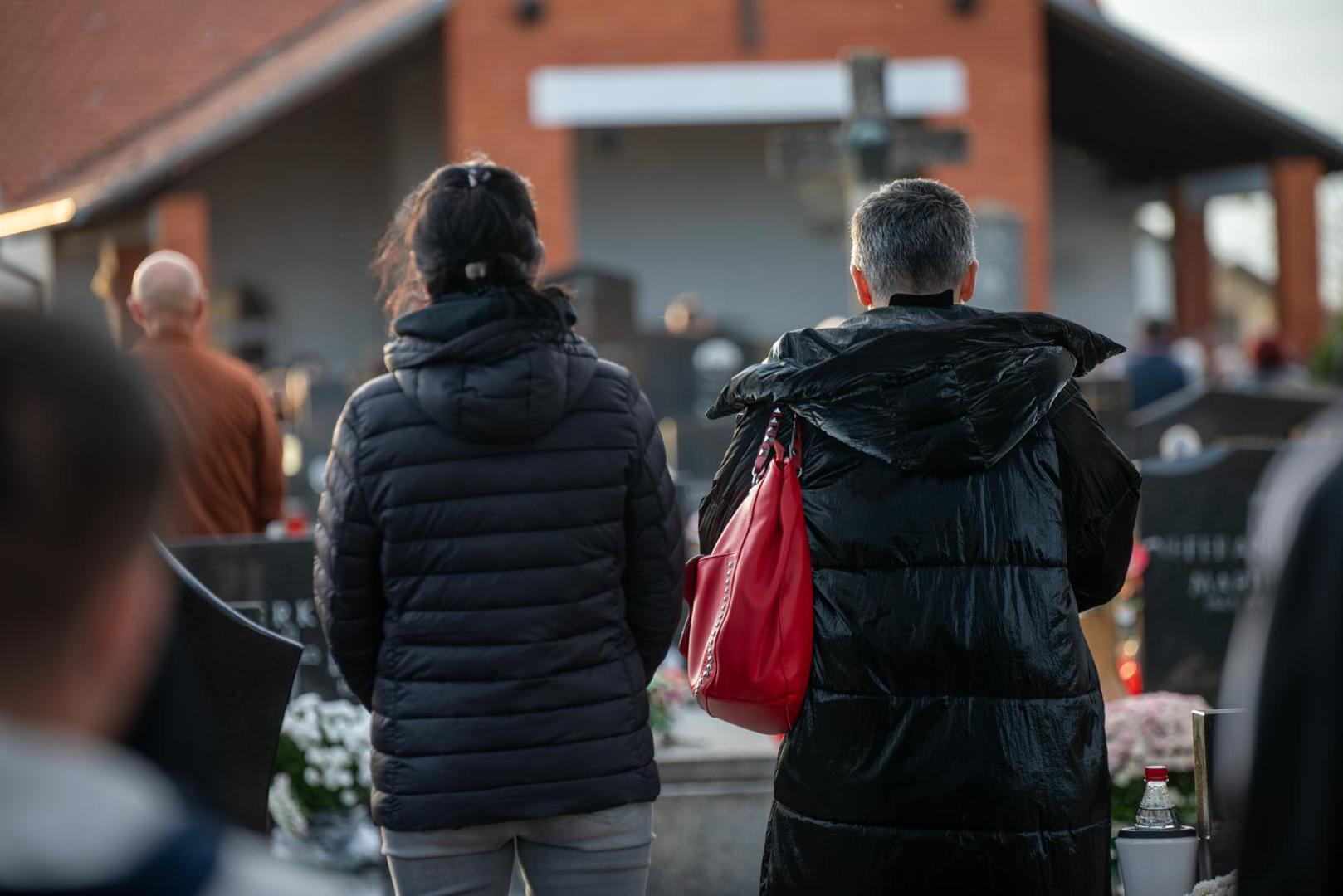 13.11.2023.,  Privlaka - Pogreb Gorana Sarica, poginulog u nesreci koju je skrivio ministar Banozic Photo: Borna jaksic/PIXSELL