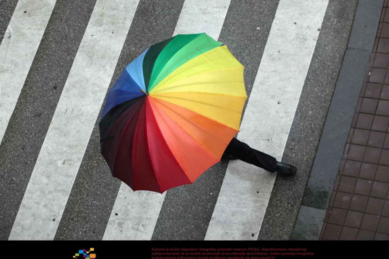 '30.07.2010. pod zidom, Zagreb - U tmuran i sivi kisni dan boje i uzorci kisobrana unose bar malo boje. Photo: Patrik Macek/PIXSELL'