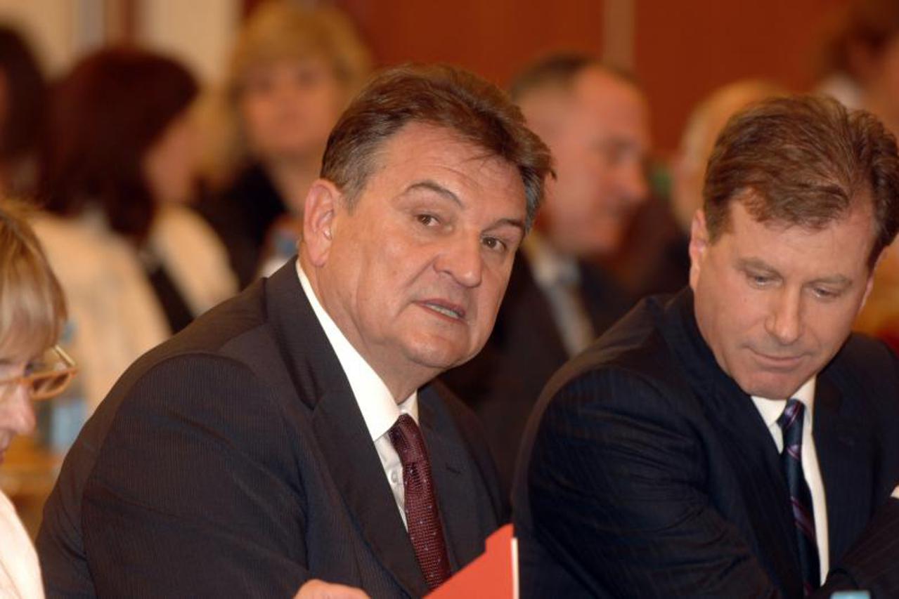 brown forum,radimir čačić (1)