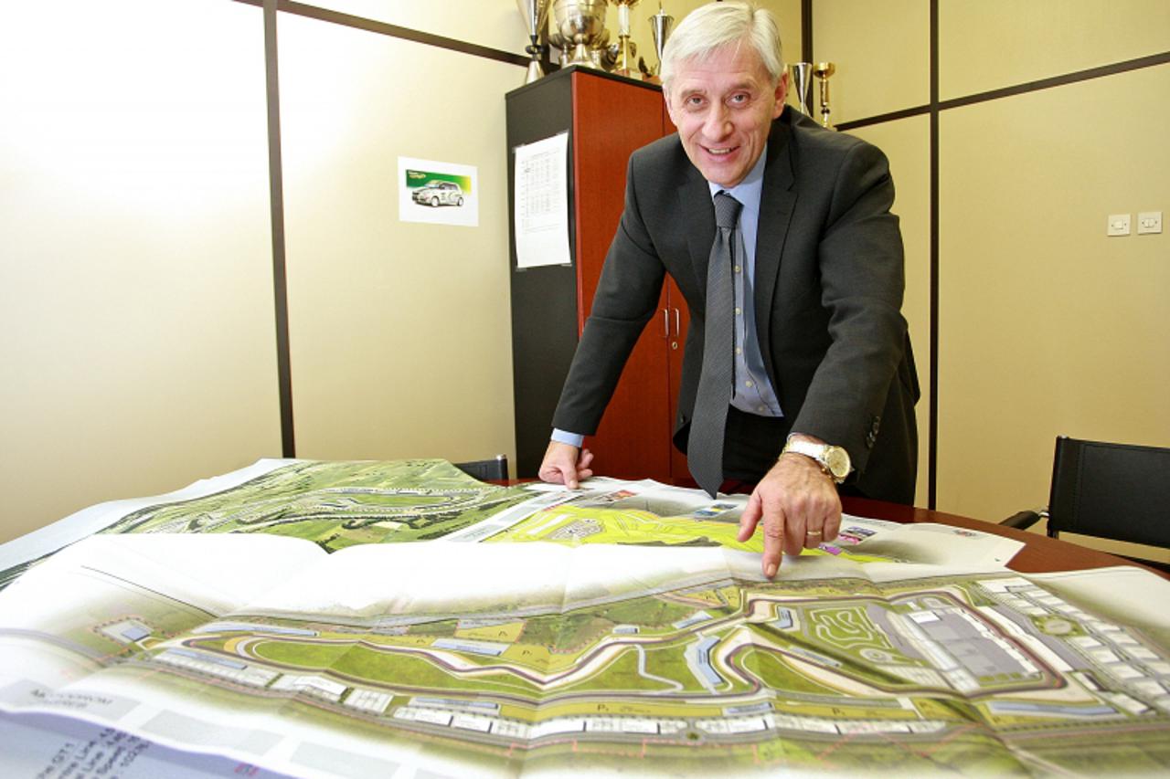 '03.03.2011., Zagreb, HAKS - Glavni tajnik HAKS-a Zrinko Gregurek pokazuje nacrte staze Motodrom Zagreb koju je projektirao Hermann Tilke, a trebala bi se gradit u opcini Bistra. Photo: Igor Kralj/PIX