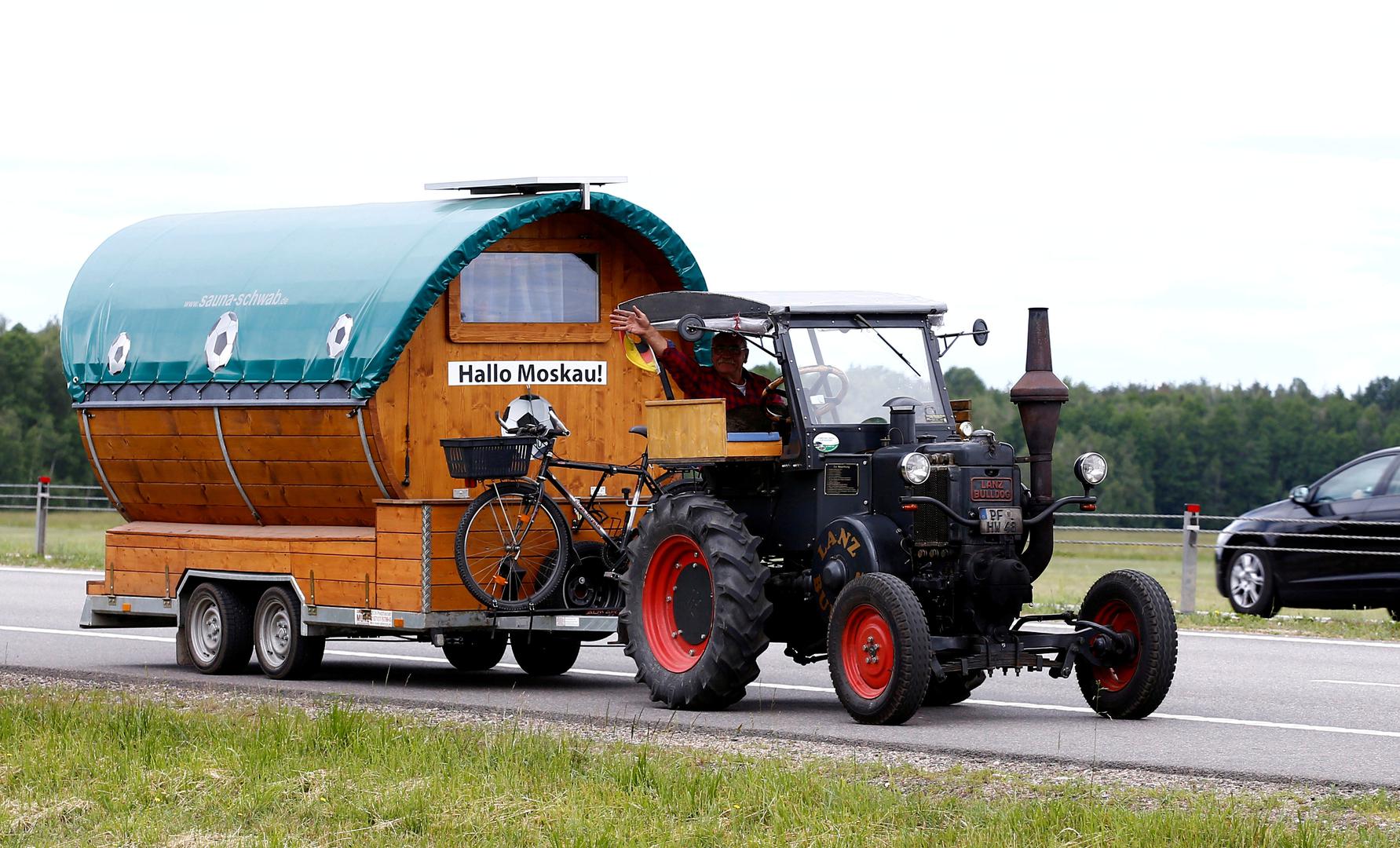 Sedamdesetogodišnji Hubert Wirth iz Pforzheima je u Rusiju krenuo svojim traktorom...