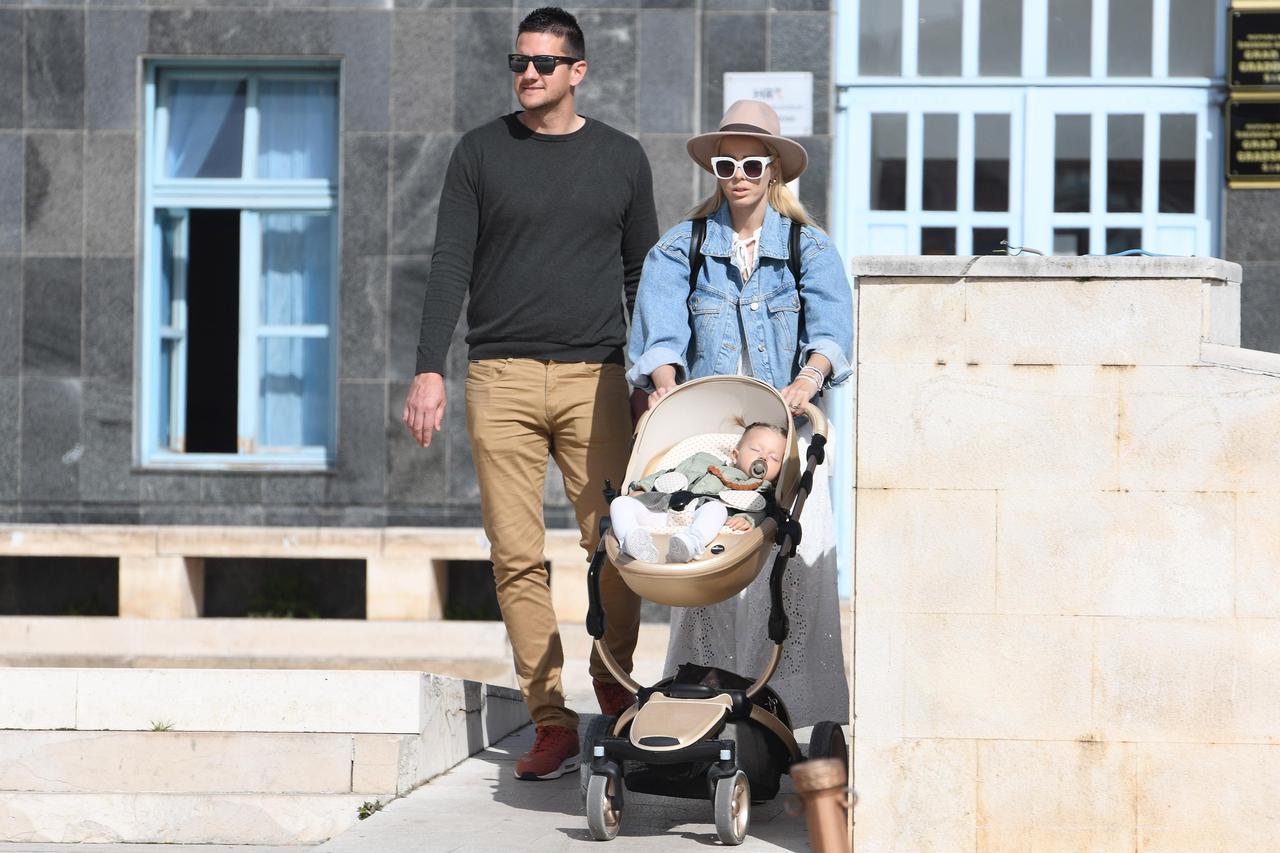 Šibenik: Bivša košarkaška reprezentativka, Antonija Sandrić, u šetnji s obitelji