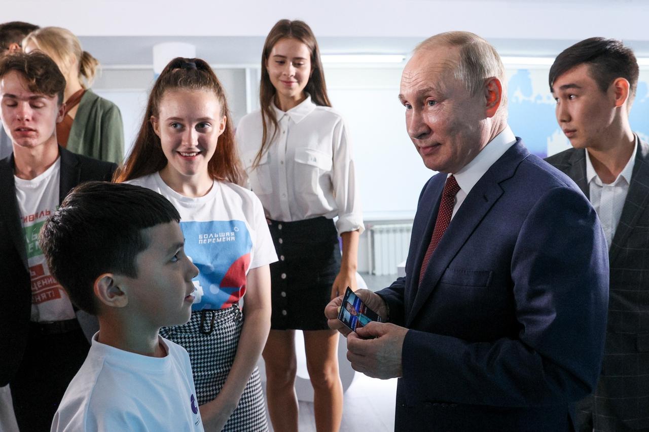 Russia's President Putin meets Okean Centre students in Vladivostok as new school year begins