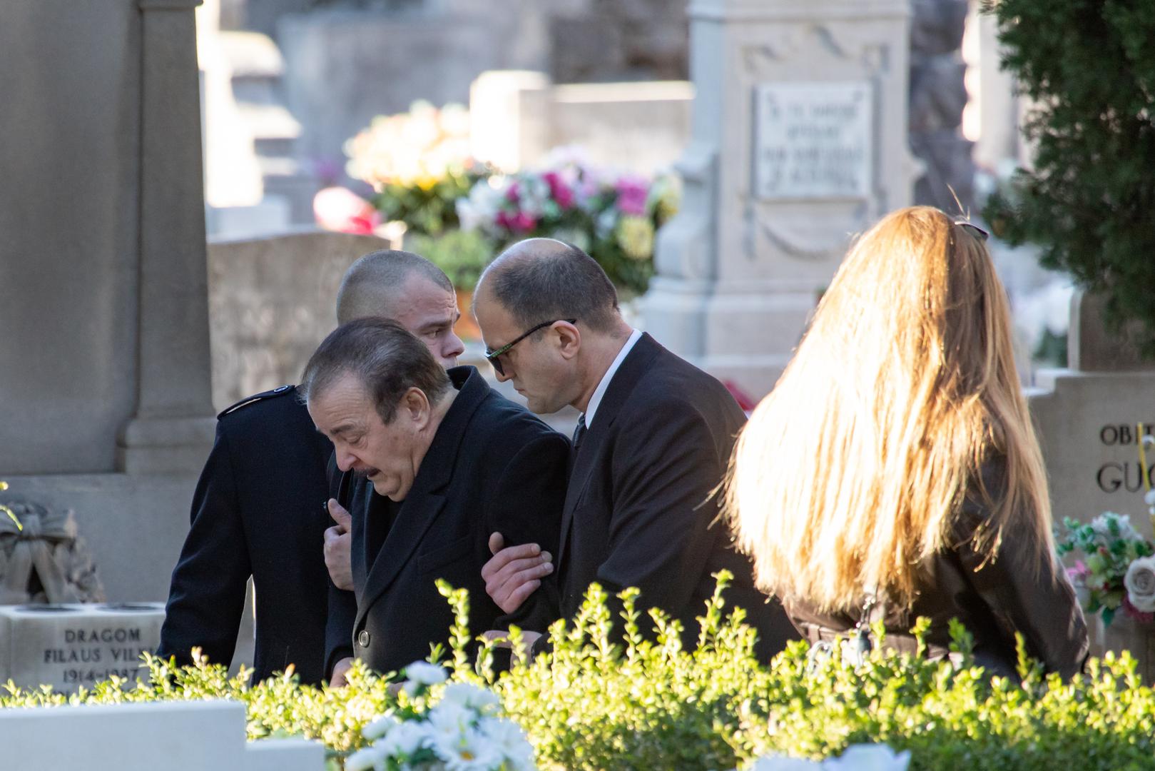 Obitelj i prijatelji danas poslijepodne na groblju Boninovu u Dubrovniku posljednji put oprostili su se od Srđana Hrnića.
