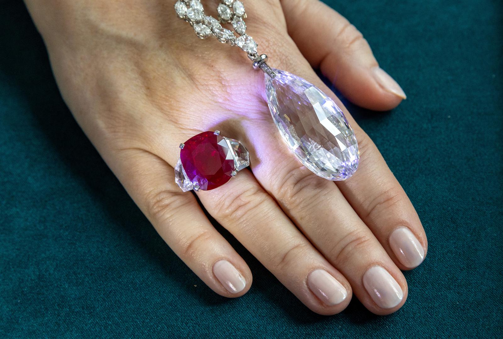 Sunrise Ruby and Diamond ring of 25 carats by Cartier and a 90 carat Briolette of India Diamond Necklace by Harry Winston, are seen during a preview of the 700-piece jewellery collection of the late Austrian billionaire Heidi Horten at Christie's before the auction sale in Geneva, Switzerland, May 8, 2023.  REUTERS/Denis Balibouse Photo: DENIS BALIBOUSE/REUTERS