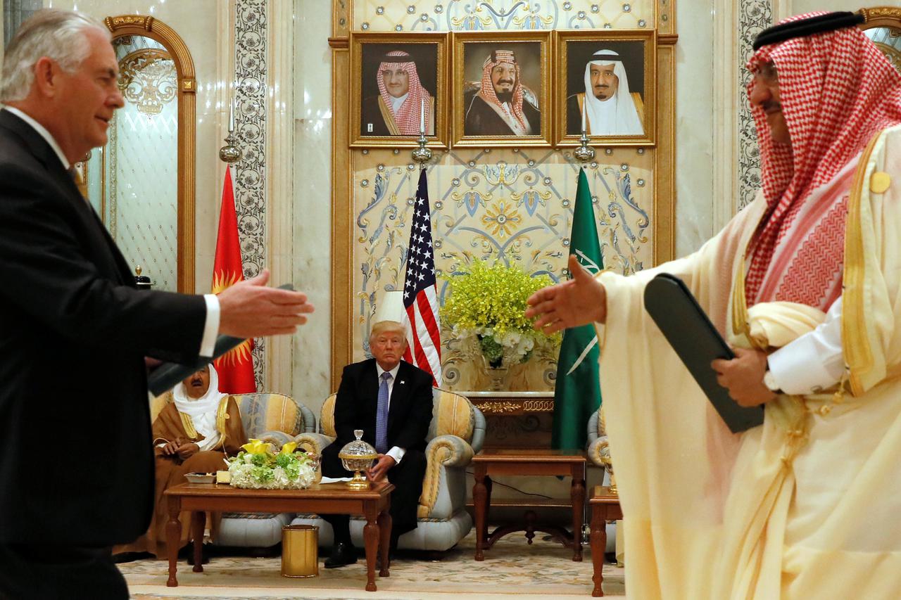 Američki predsjednik Donald Trump drugi dan posjeta Saudijskoj Arabiji počeo je bilateralnim sastancima s bahreinskim kraljem Hamadom bin Isom al Kalifom i egipatskim predsjednikom Abdelom Fatahom al Sisijem.