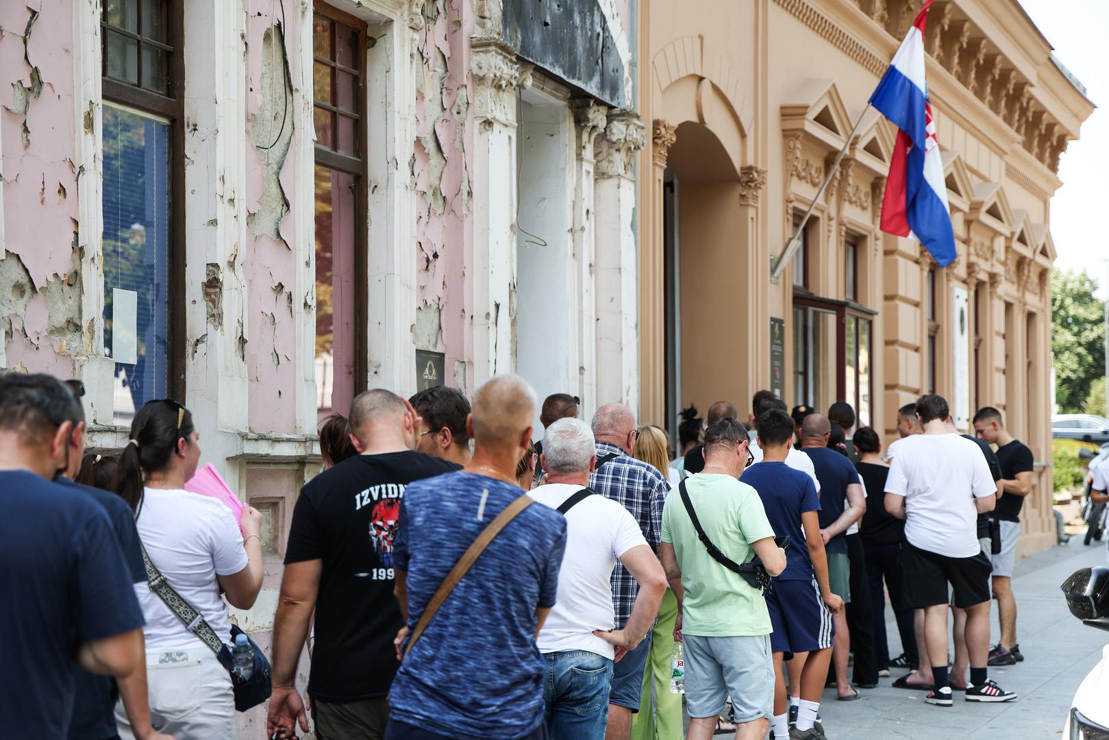 Prodaja se odvija preko sustava Sportify Events, a zbog golemog pritiska bio je povremeno usporen, no iz tima potvrđuju da prodaja teče bez zastoja i da mjesta ima za sve.