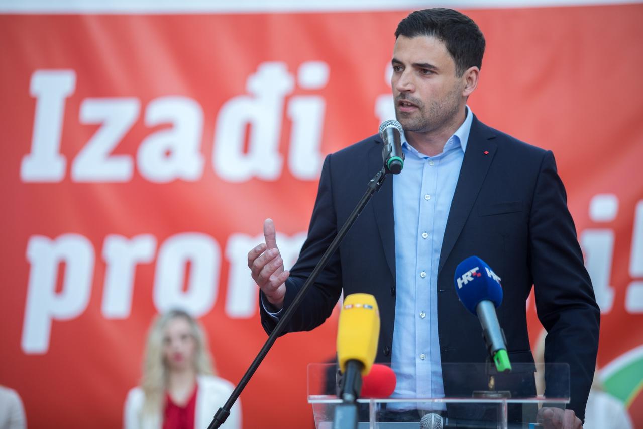 Rijeka: Davor Bernardić u sklopu izborne kampanje predstavio kandidate s liste RESTART koalicije