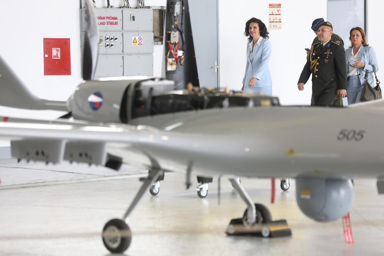 02.09.2025., Zagreb - Potpredsjednik Vlade Republike Hrvatske i ministar obrane Ivan Anušic i načelnik Glavnog stozera Oruzanih snaga RH general-pukovnik Tihomir Kundid prisustvovali su predstavljanju besposadnog zrakoplovnog sustava Bayraktar TB2.  Photo: Slavko Midzor/PIXSELL