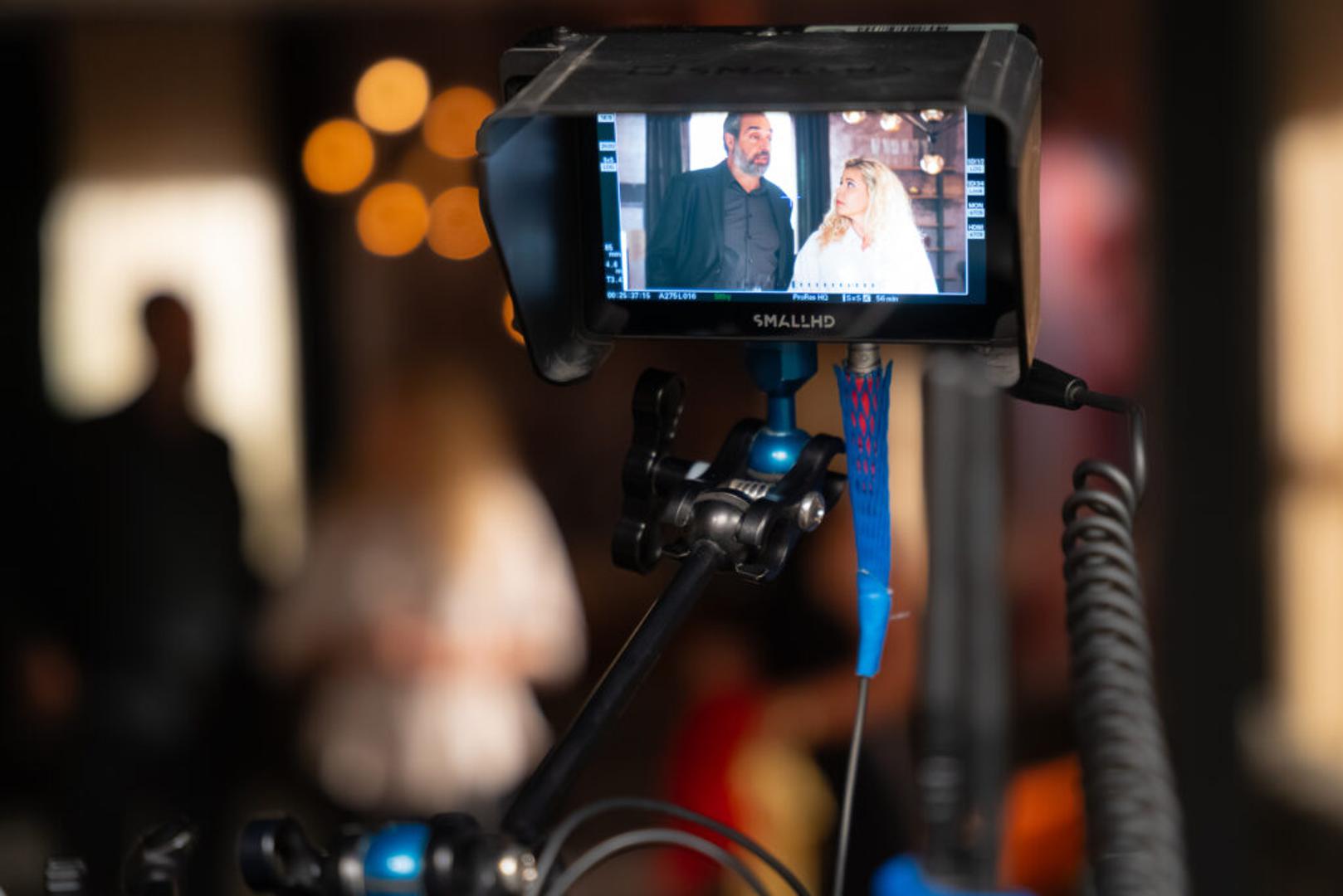 Dok gledatelji s nestrpljenjem iščekuju rasplet dramatičnih događaja koji su obilježili posljednje emitirane epizode, glumci su uzbuđeni što su ponovno zajedno na snimanju hit serije o Veljku i njegovoj nesvakidašnjoj obiteljskoj priči.