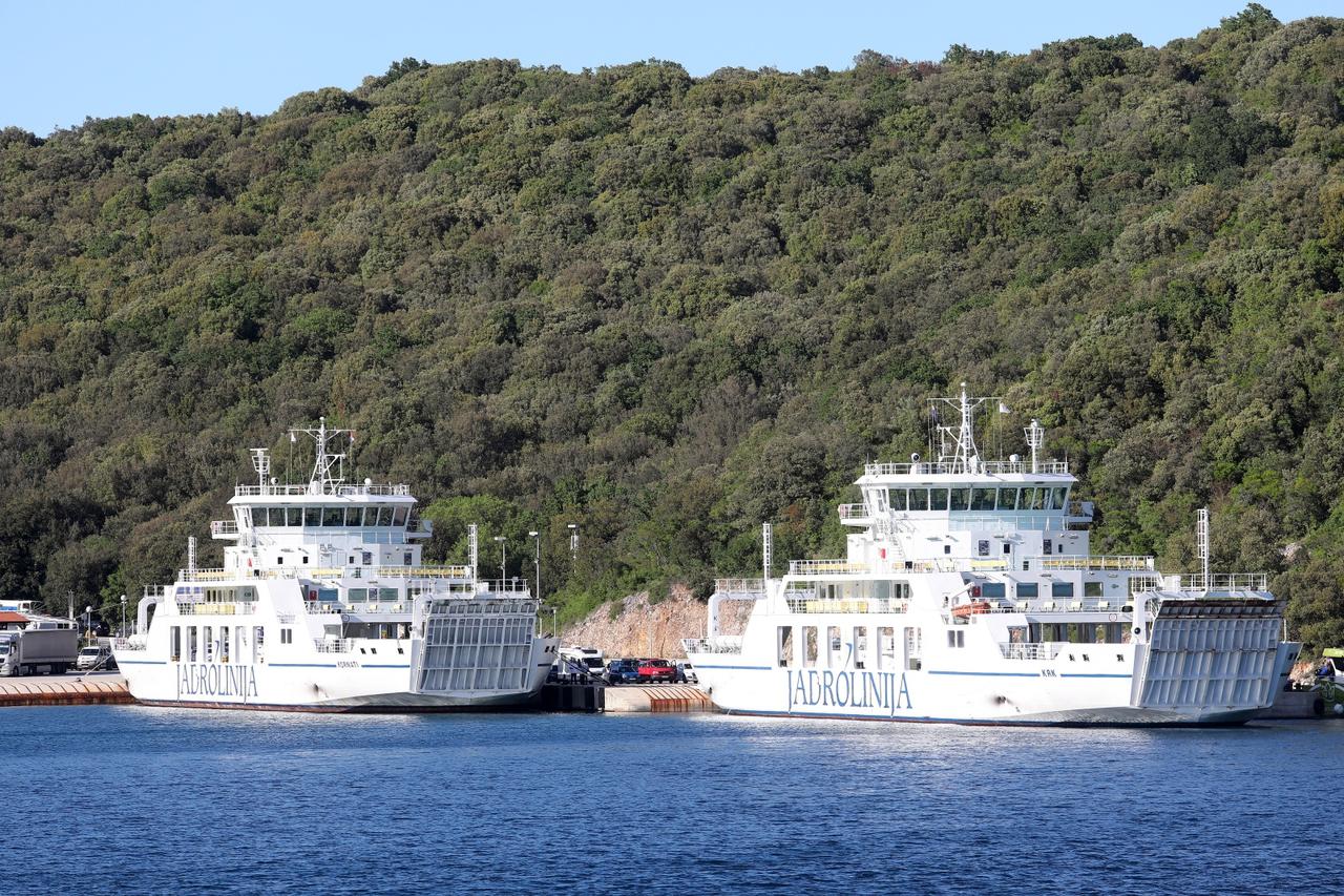 Trajekt Jadrolinije na liniji Krk - Cres