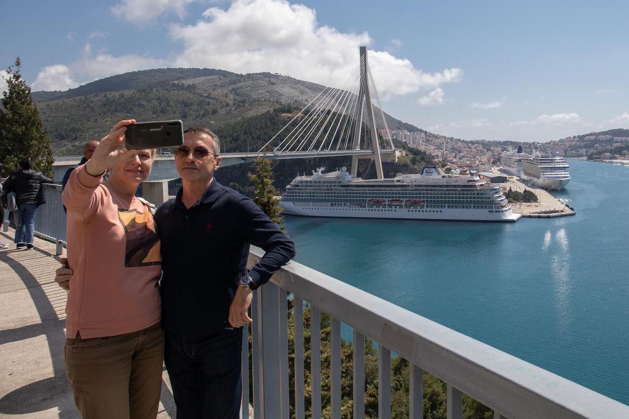 Dubrovnik: U luku Gruž uplovila tri kruzera