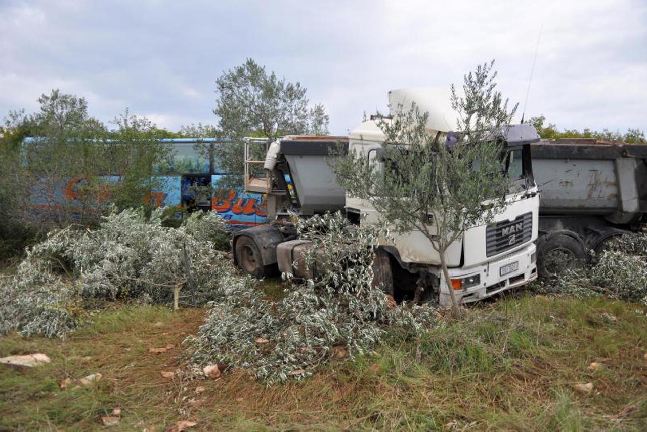 sudar autobusa i kamiona (1)