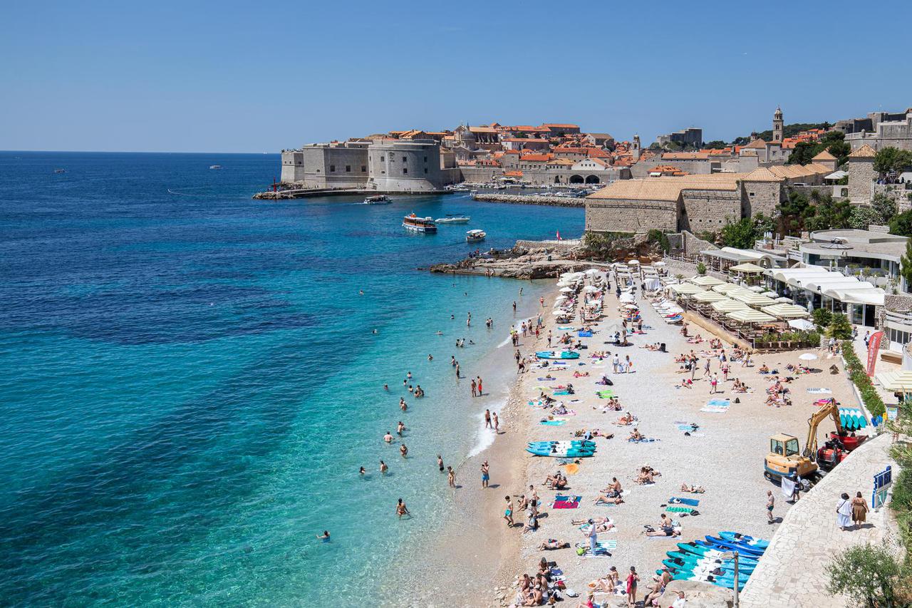 Plaže u Dubrovniku pune su kupača 