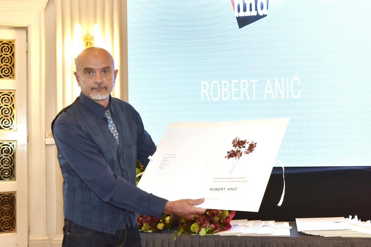 Fotoreporter PIXSELL-a Robert Anić dobitnik je nagrade za novinsku fotografiju za 2018.