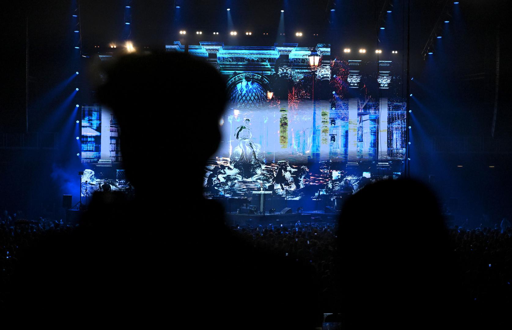 Spektaklu su doprinijeli i specijalni glazbeni gosti. Prvi je na pozornicu izašao sve popularniji Jakov Jozinović, a publika je pozdravila gromoglasnim vriskom.