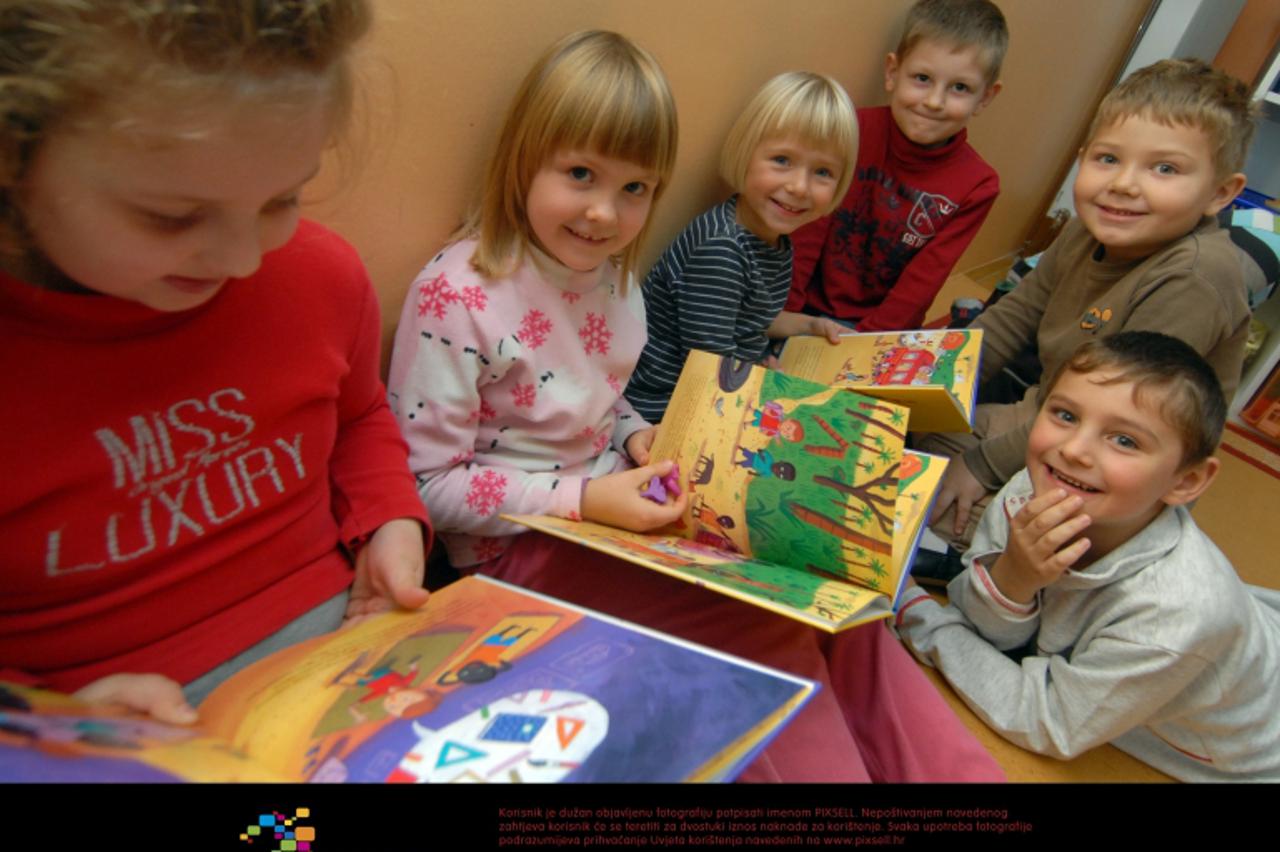 \'17.11.2010. Sveti Ilija - Nacelnik opcine Sveti Ilija Ivica Mindjek i prijatelji iz slovacke potpisali su partnerski ugovor o razmjeni odgajatelja u djecjim vrticima. Photo: Marko Jurinec/PIXSELL\'
