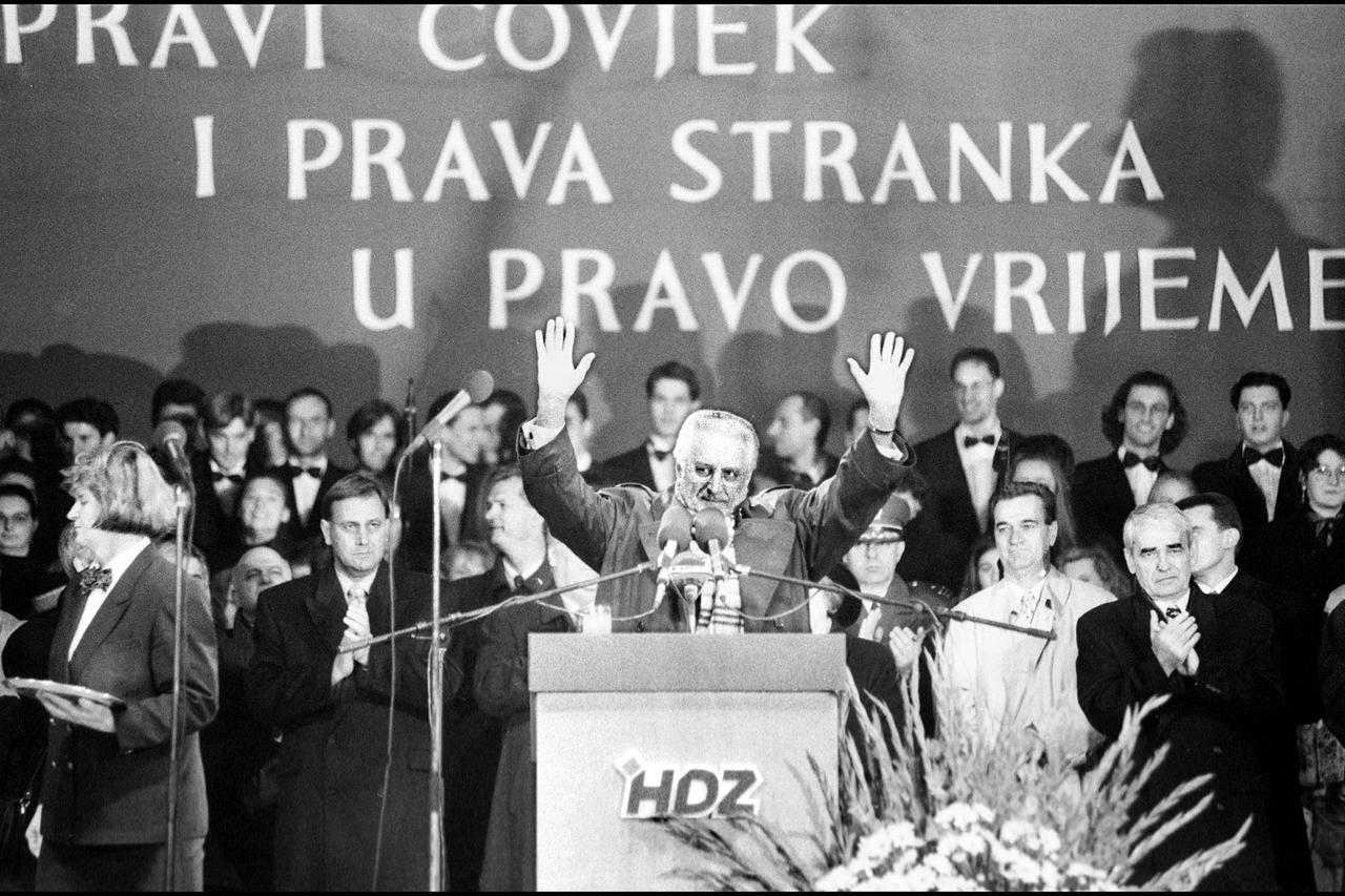 27.10.1995., Zagreb: Franjo Tudjman na predizbornom skupu HDZ-a na trgu bana Josipa Jelacica. Arhivska fotografija. Photo: Sinisa Hancic/Pixsell