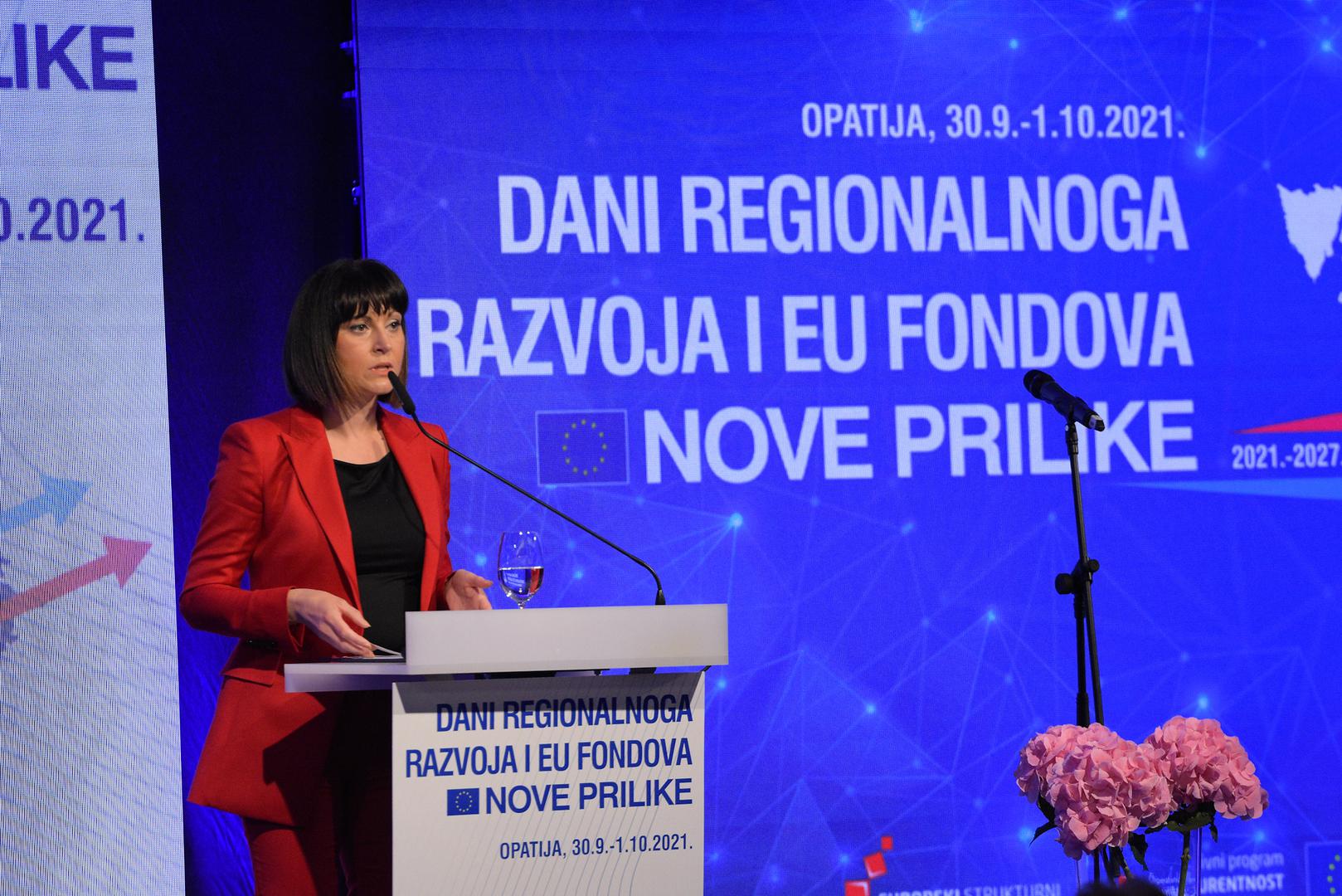 Ministrica regionalnoga razvoja i fondova Europske unije Nataša Tramišak na konferenciji