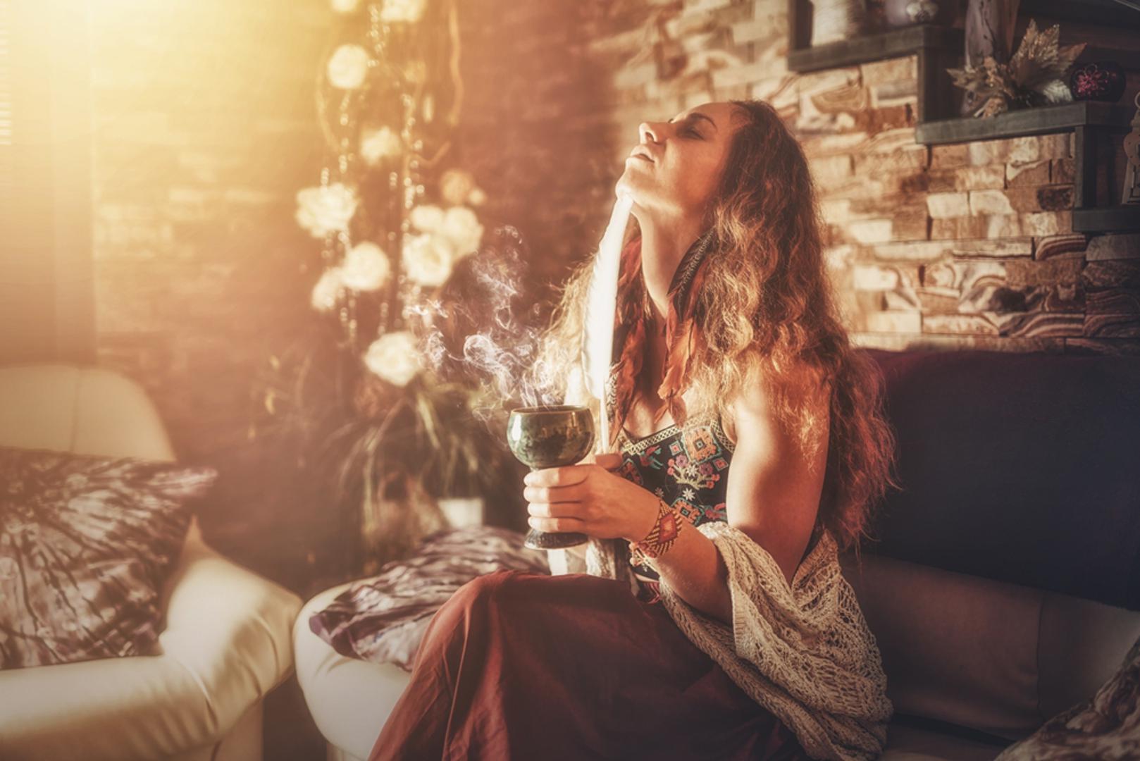 Rak: Osjetljivi i introspektivni, Rakovi imaju urođeni osjećaj za energije i skrivene namjere ljudi oko sebe. Često su zainteresirani za obiteljsku povijest, legende i priče iz prošlosti koje nose tajne. Za njih, mistično je povezano s emocijama i naslijeđem koje čuva duh predaka.