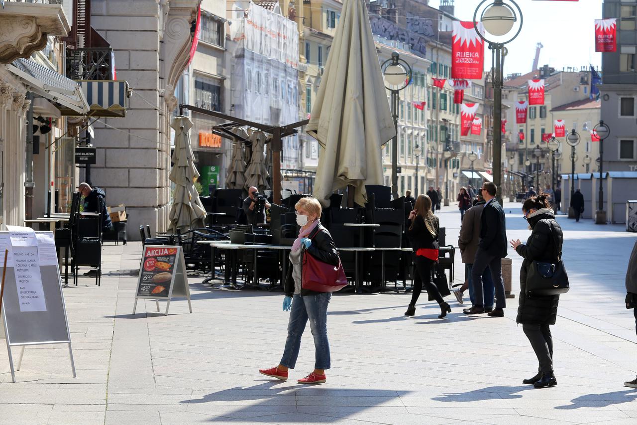 Rijeka: Terase zatvorenih ugostiteljskih objekata u centru grada