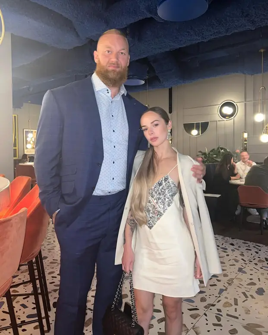 Glumio je Gregora "The Mountain" Cleganea iz serije Igra prijestolja, a poznat je po svojoj iznimnoj snazi.