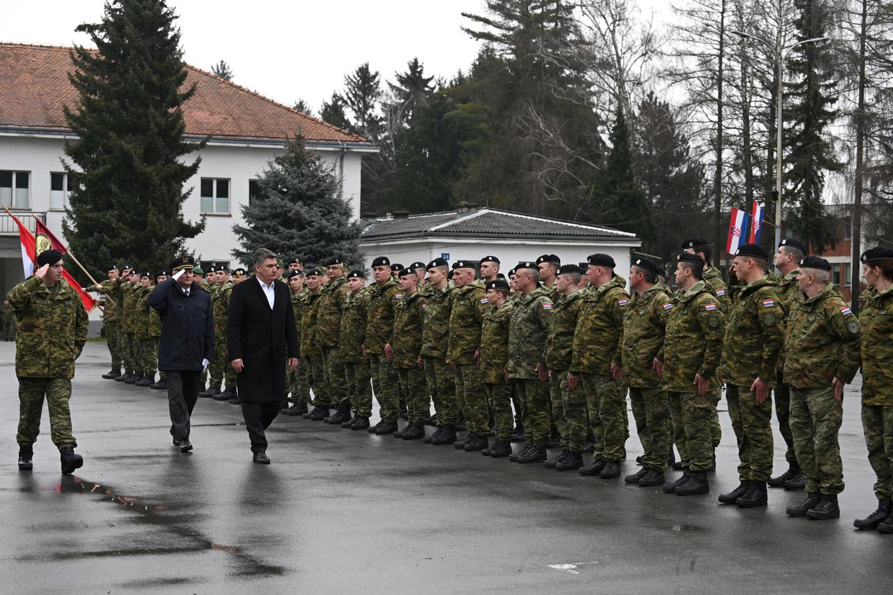 Predsjednik Milanović na ispraćaju hrvatskih vojnika koji odlaze u misiju u Poljsku