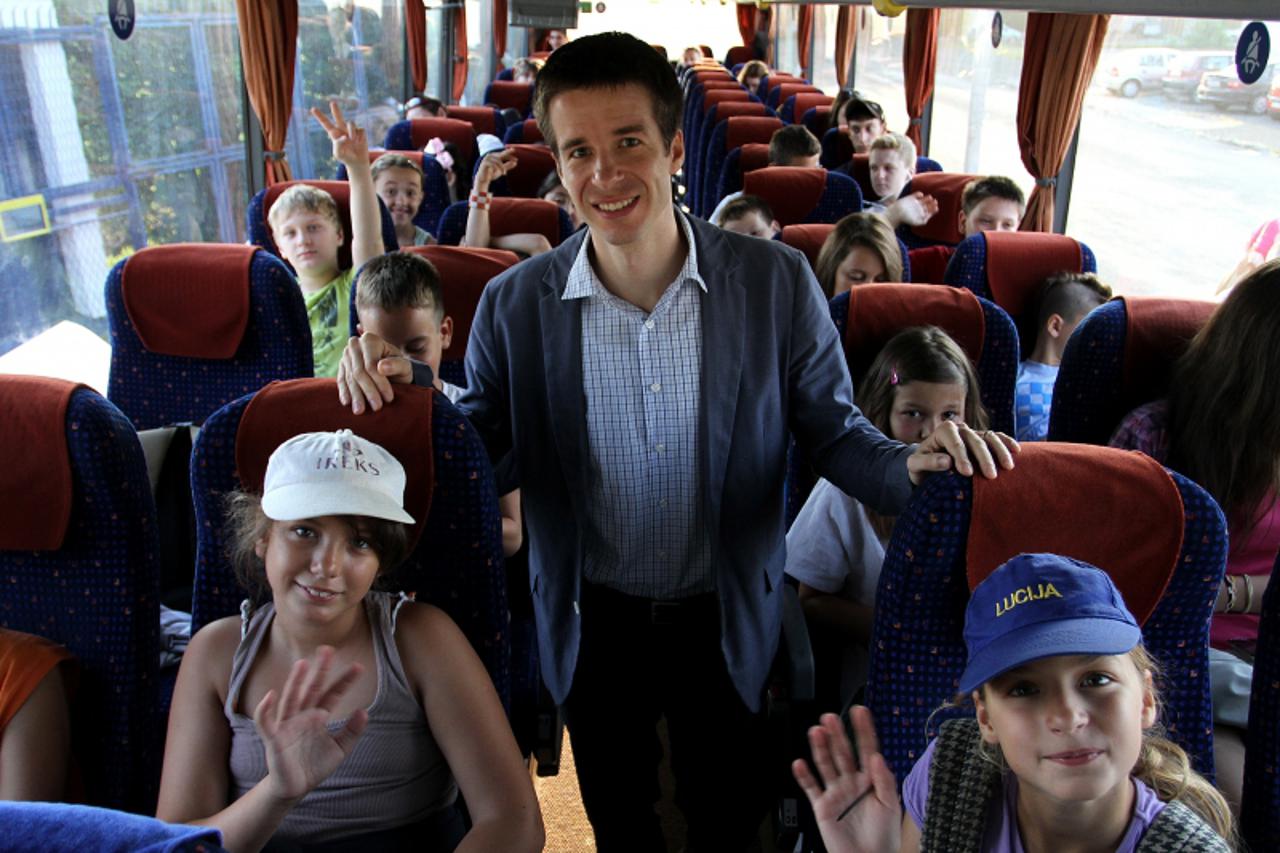'05.08.2013., Zagreb - Grupa djece iz obitelji slabijeg imovinskog stanja otisla je na more u Veli Losinj. Djecu je ispratio Dinko Bilic. Photo: Anto Magzan/PIXSELL'