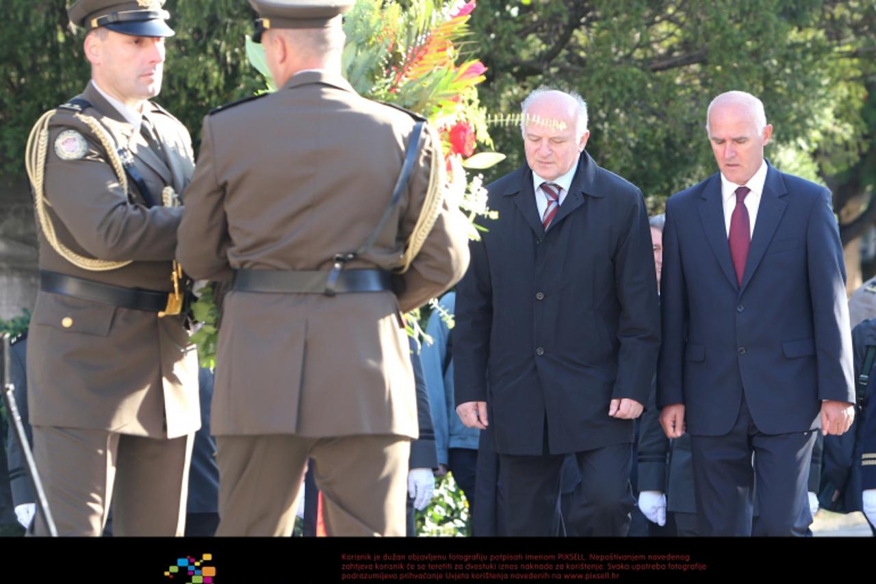 '08.10.2012., Mirogoj, Zagreb - Polaganje vijenaca povodom Dana neovisnosti Republike Hrvatske. Vijence su polozili izaslanik predsjednika republike sa potpredsjednikom hrvatskog Sabora Josipom Lekom.