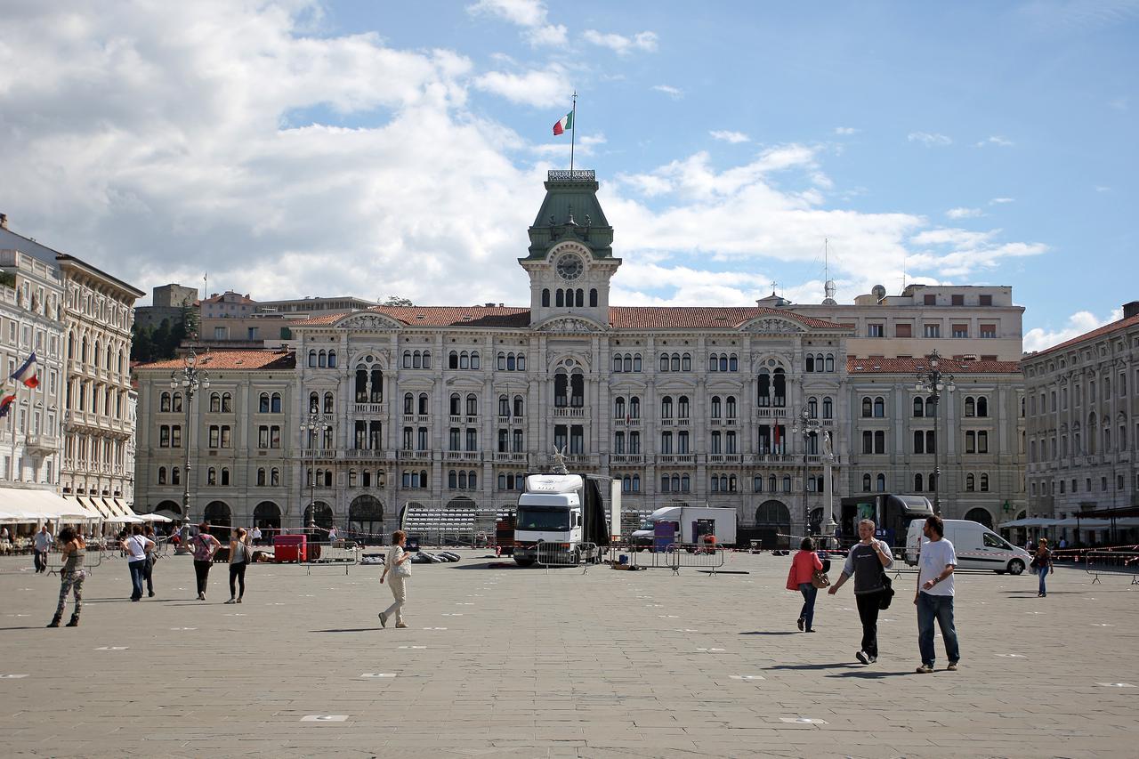 16.09.2013., Trst, Italija - Grad Trst, pogranicni grad koji je drzavnom granicom posve odijeljen od gradske okolice i zaledja koje pripada Sloveniji, a s Italijom je povezan samo uskim pojasom kopna. Photo: Borna Filic/PIXSELL