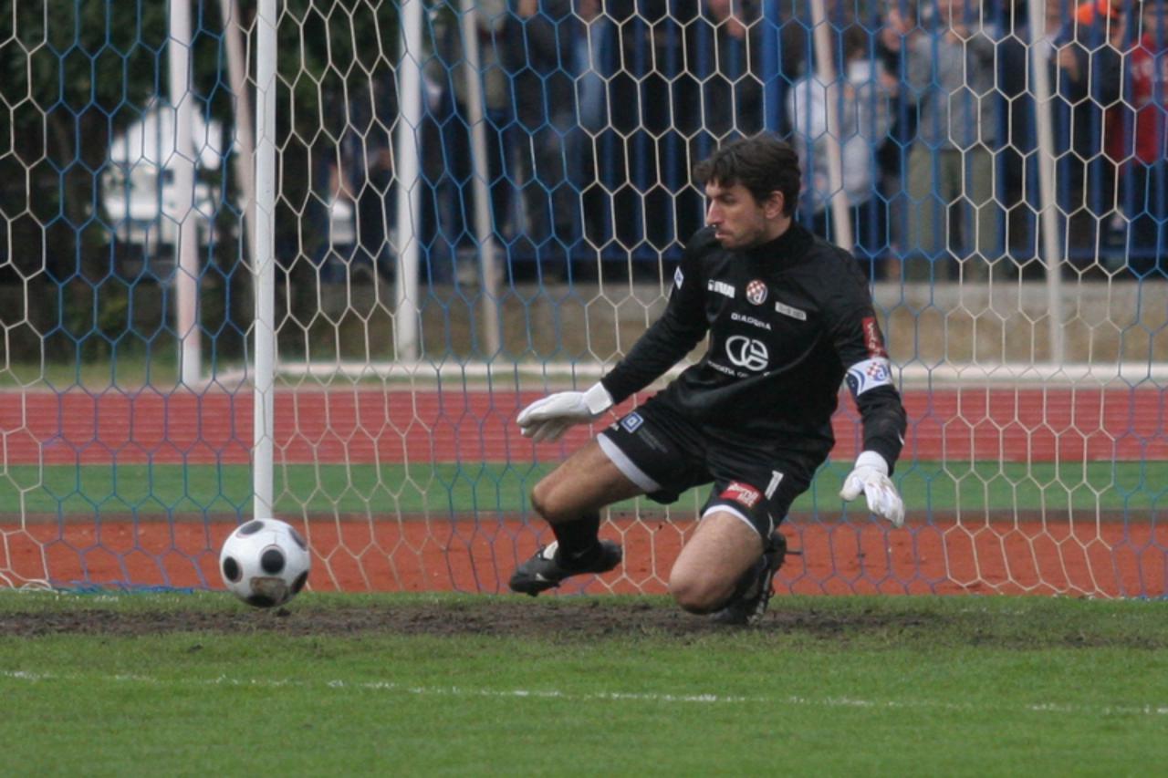 'sport - 28.11.09. pula - istra 1961:dinamo - 0:0 - butina obranio jedanaesterac photo: sasa miljevic/PIXSELL'