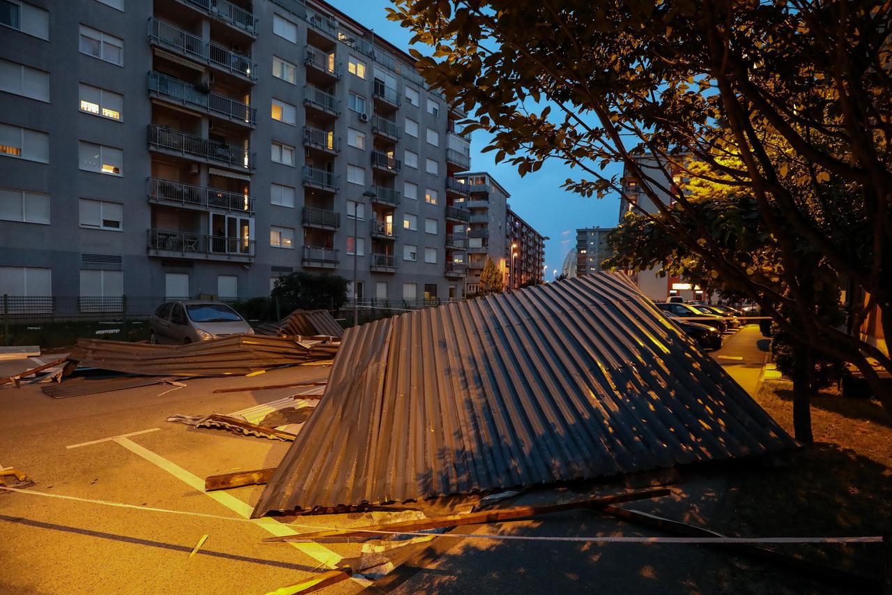 Jak vjetar u Zagrebu odnio krov sa zgrade