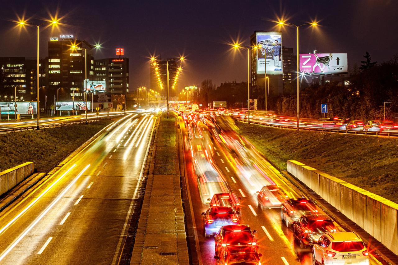 Zagreb: Prometna gužva u popodnevnim satima na Slavonskoj aveniji