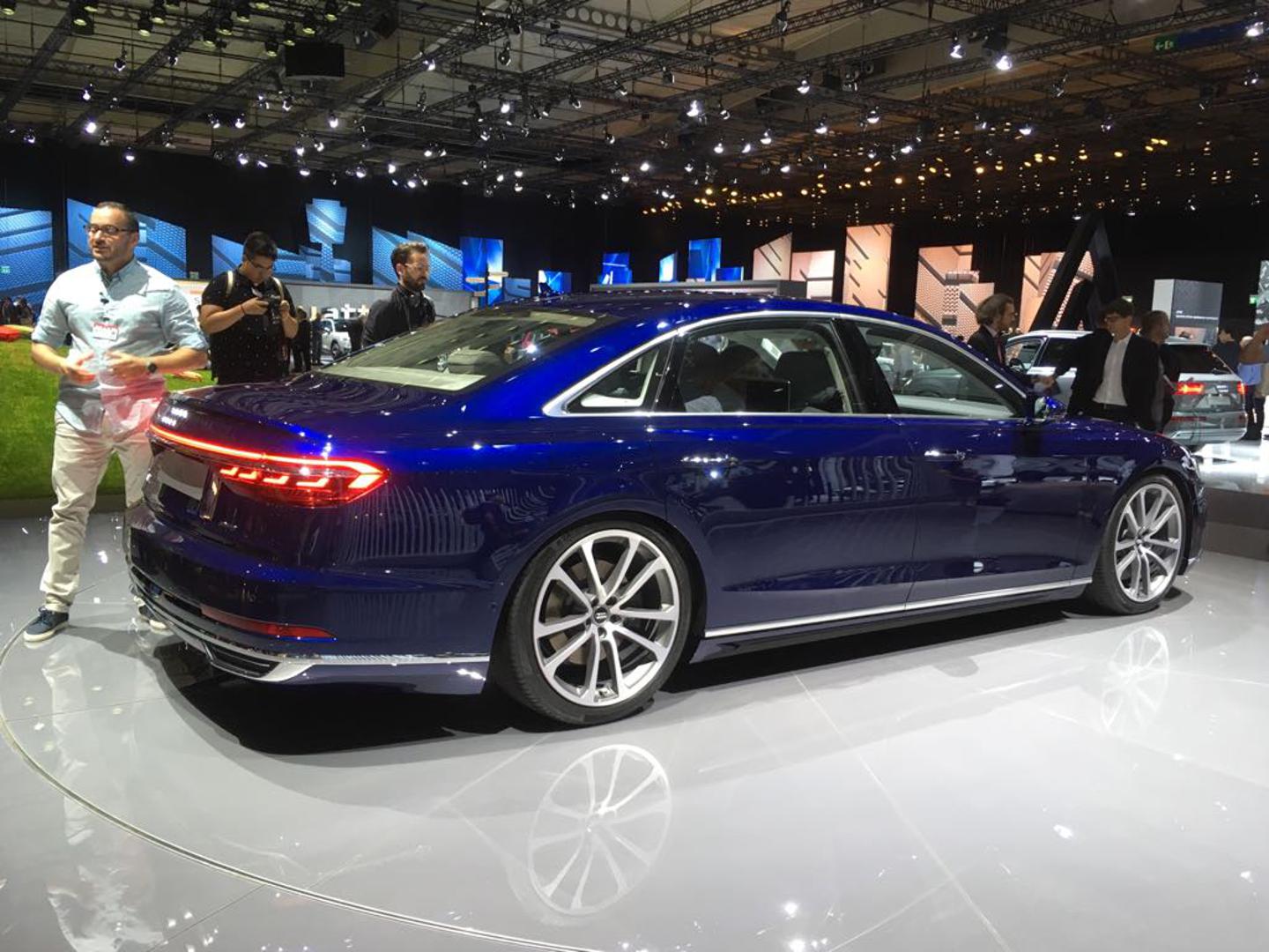 Novi Audi A8 najavljuje novu dizajnersku eru ove njemačke premium marke. Naslijedio je dizajnerska rješenja studije Prologue. U standardnoj je izvedbi dug 517 centimetara, dok A8 L ima 13 cm duži međuosovinski razmak.