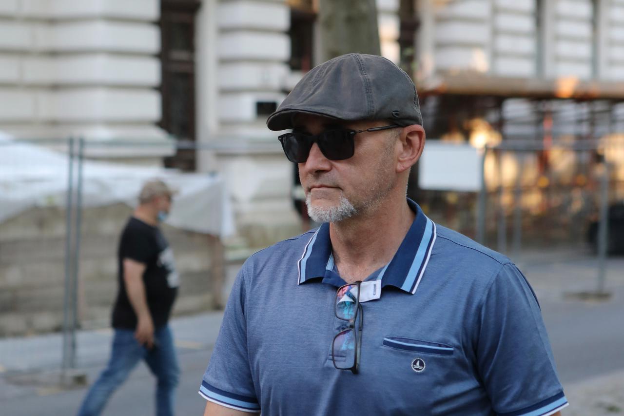 Sudac Darko Krušlin pušten na slobodu, u pratnji odvjetnika izašao iz zgrade Županijskog suda