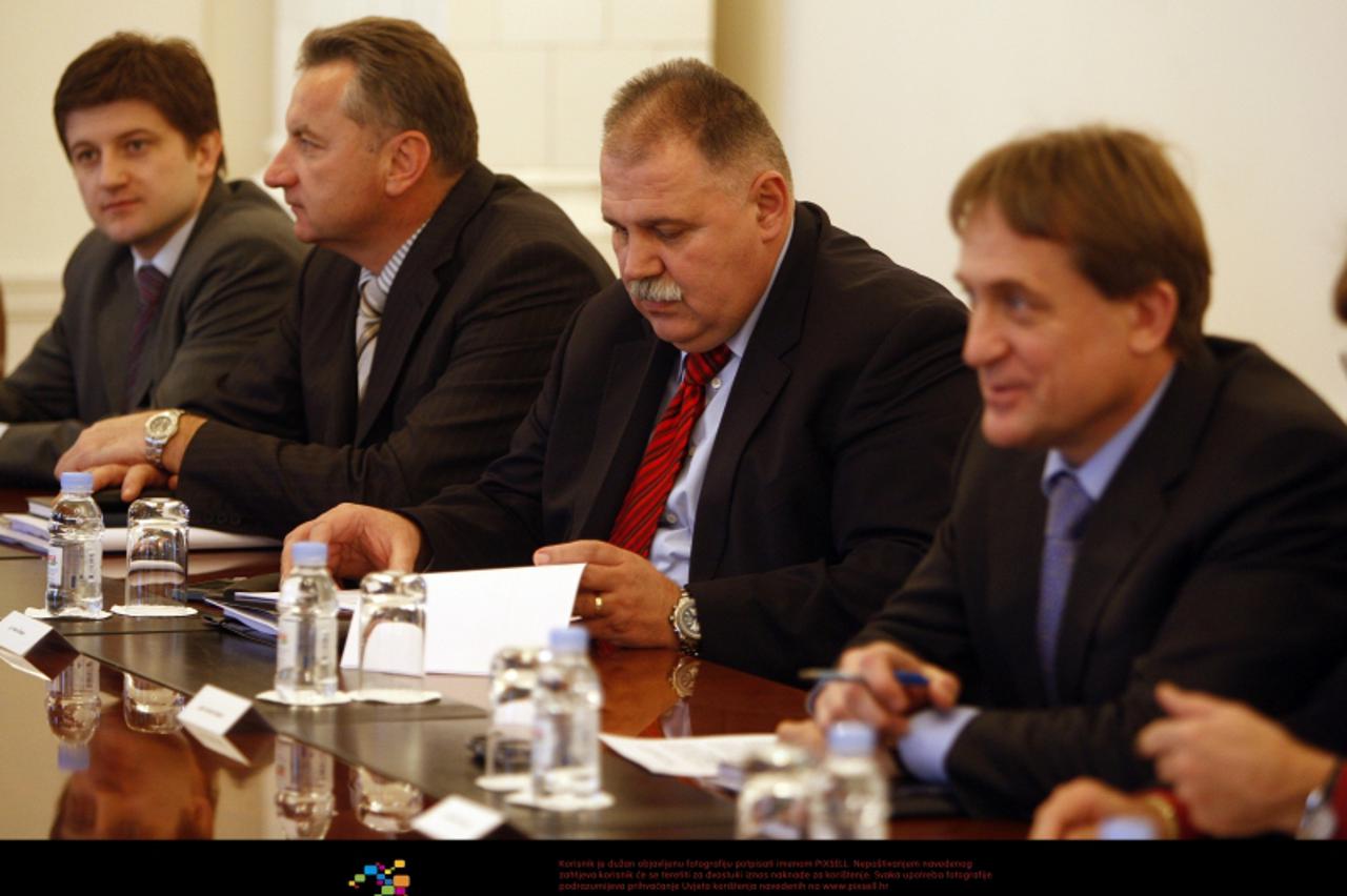 \'18.01.2010., Zagreb, Hrvatska - Vlada RH, sjednica gospodarskog socijalnog vijeca. Ivan Suker, Bozidar Kalmeta i Djuro Popijac. Photo: Slavko Midzor/PIXSELL\'