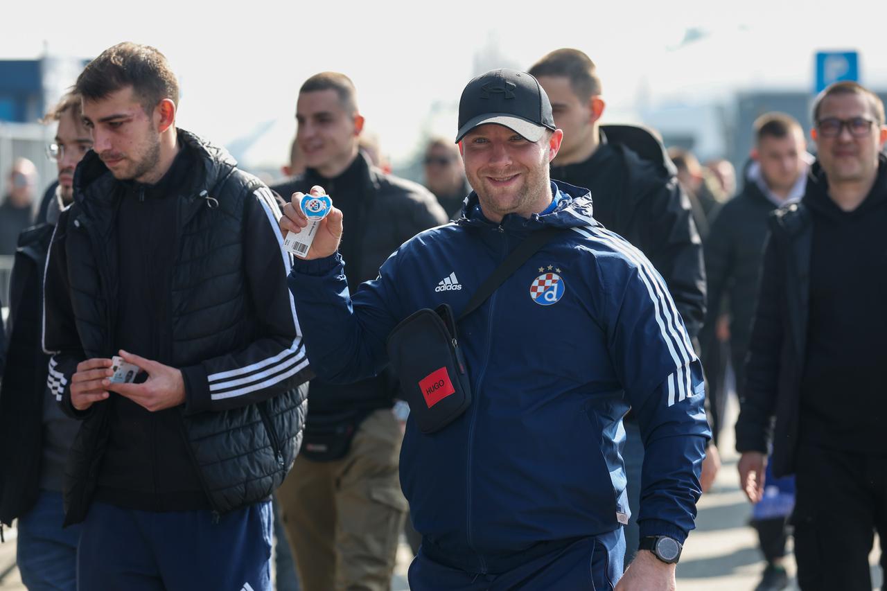Zagreb: Bad Blue Boysi stigli na glasovanje za Skupštinu Dinama