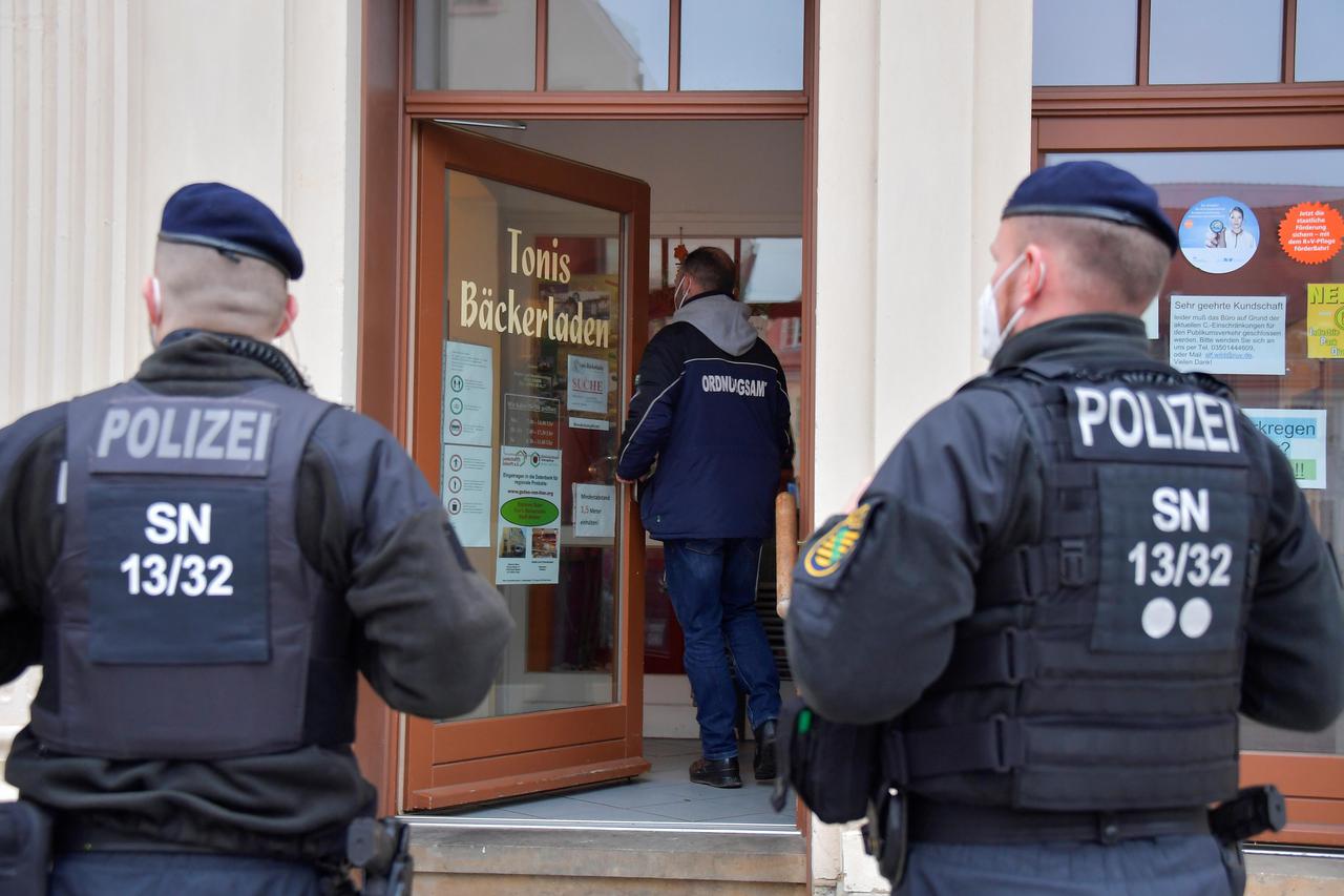 Public order office and police check COVID-19 measures in Pirna