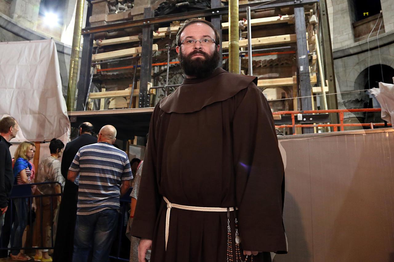 14.11.2016. Jeruzalem, Izrael. Cuvar Isusova groba u Bazilici Isusova groba fratar Josip uvijek na raspolaganju hodocasnicima. 